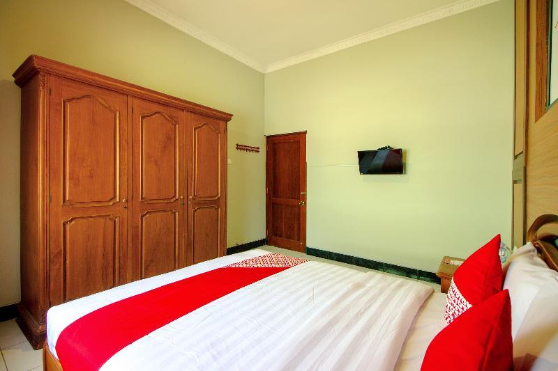 Oyo 1195 The Doctor'S Guest House Syariah Kejayan Exteriér fotografie